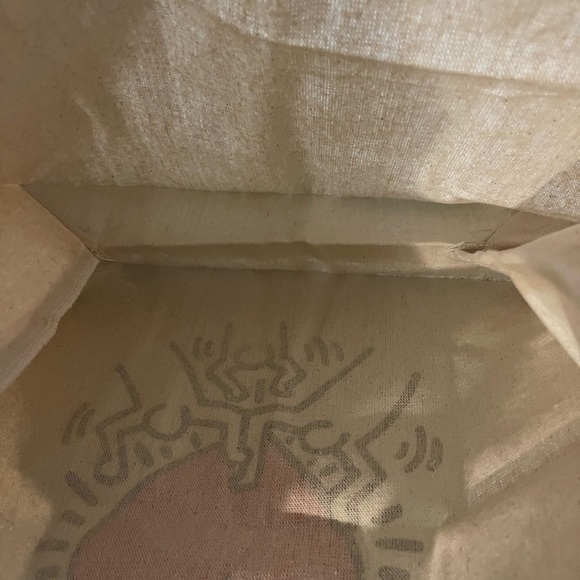 Urban Outfitters Keith Haring Holding Heart Tote Bag, Tan/Black/Red, NWT - Picture 10 of 13